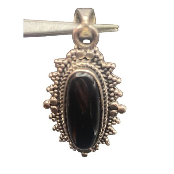 Onyx and sterling silver pendant oval elongated with rope dotted detail - Picture 5 of 8